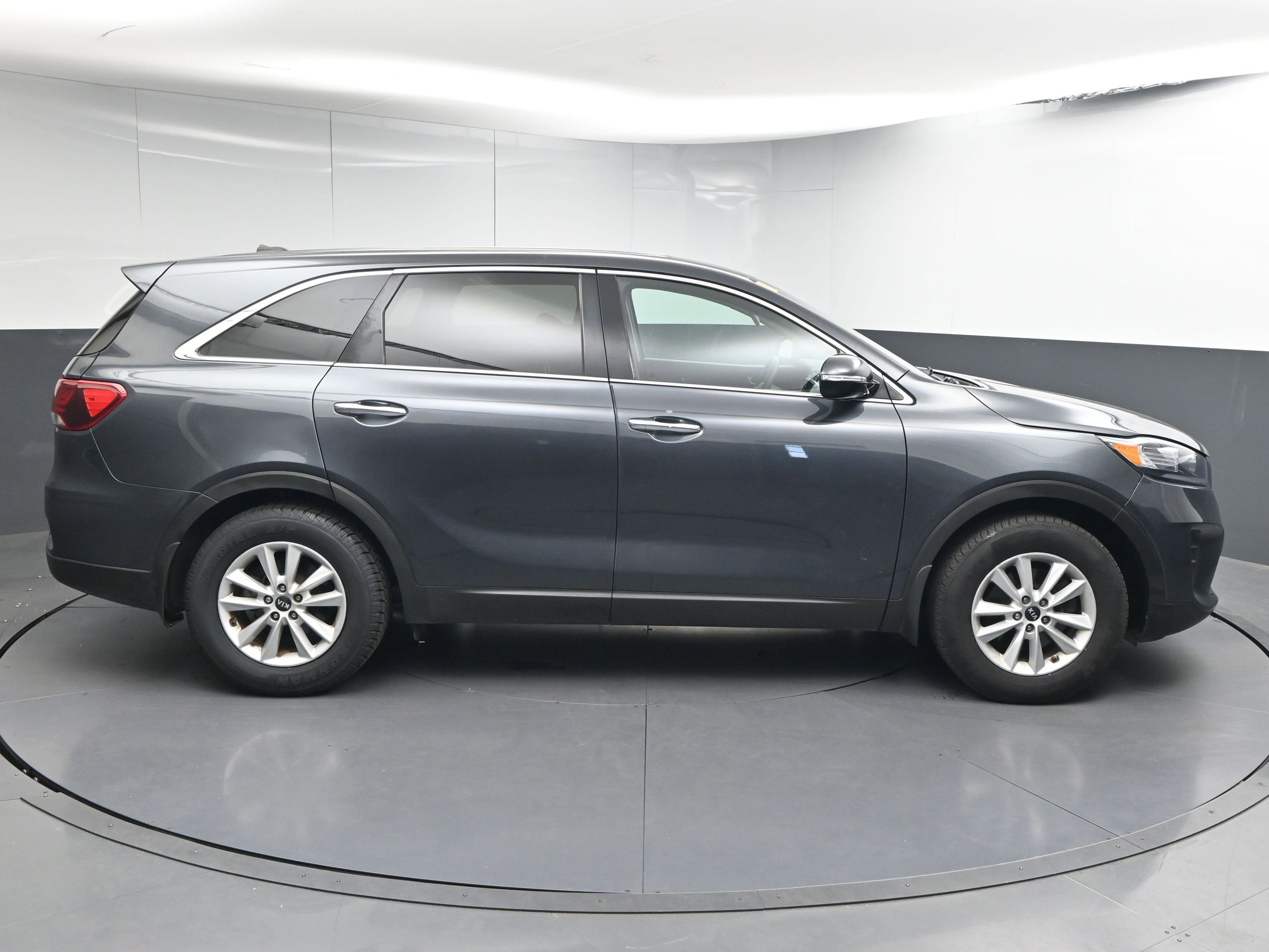 Used 2020 Kia Sorento LX image 9