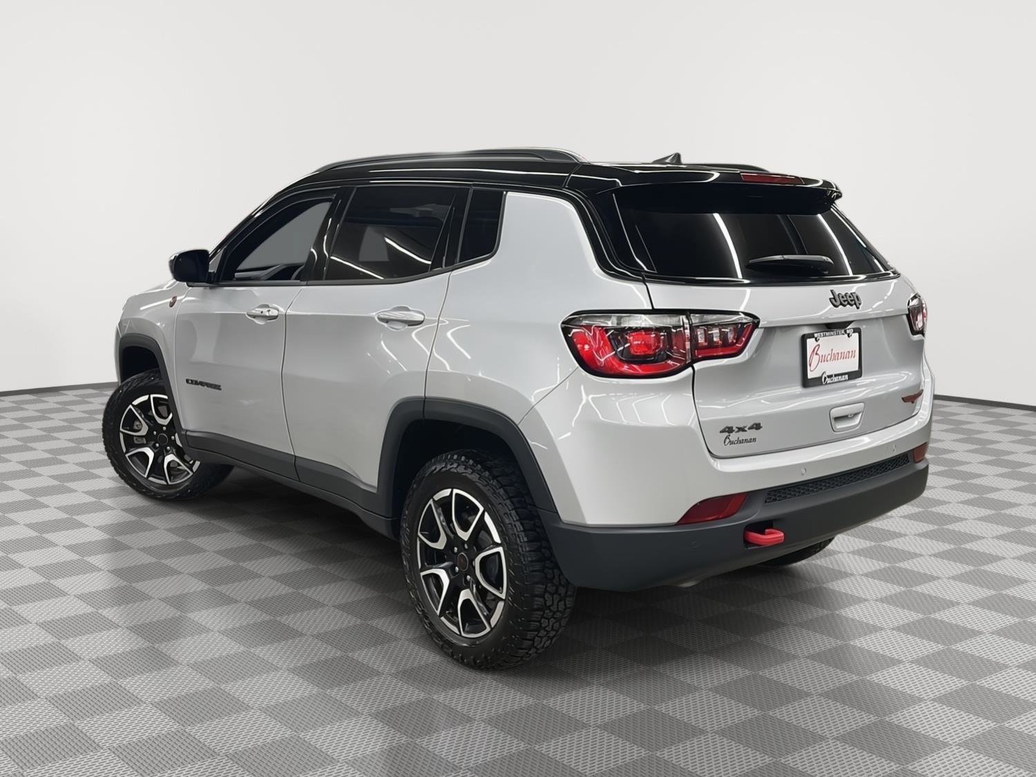 Used 2025 Jeep Compass Trailhawk image 5