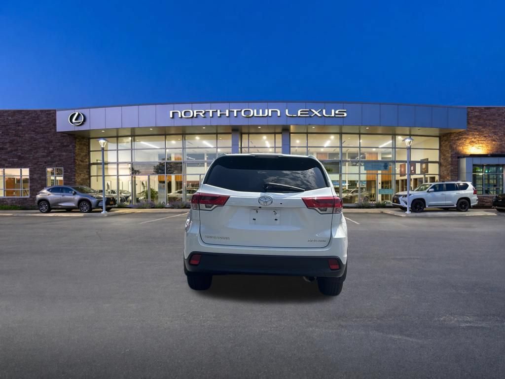 Used 2019 Toyota Highlander XLE AWD/4WD image 21