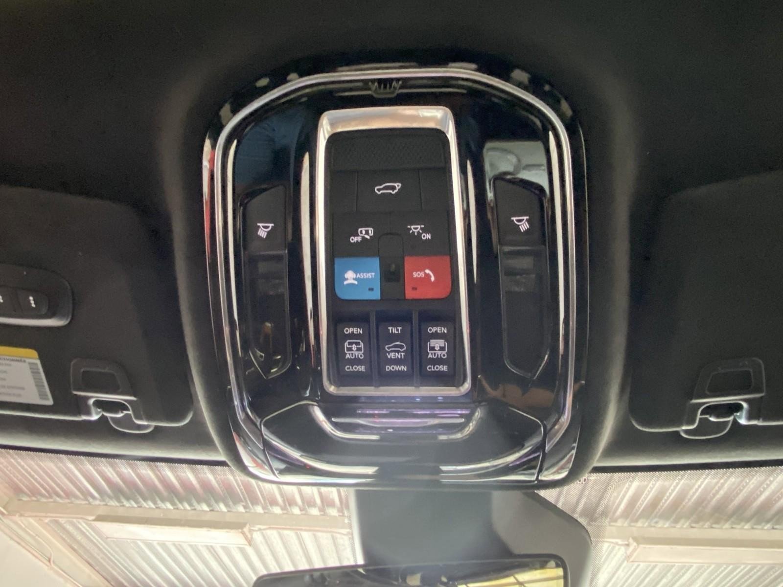 Used 2022 Jeep Grand Cherokee Summit AWD/4WD image 31