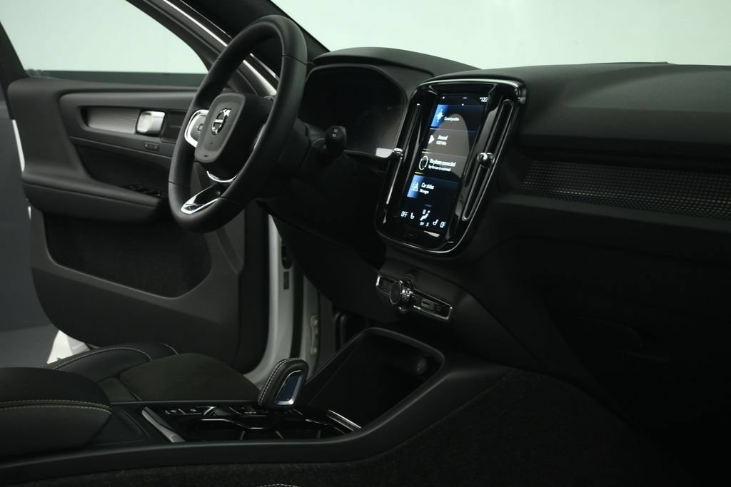 Used 2022 Volvo XC40 T5 R-Design AWD/4WD image 58