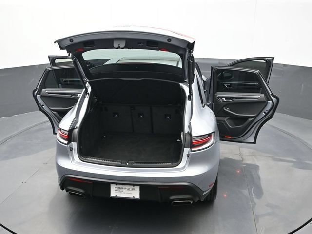 Certified 2025 Porsche Macan AWD/4WD image 28