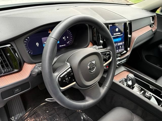 Used 2024 Volvo XC60 B5 Plus w/ Protection Package Premier AWD/4WD image 8