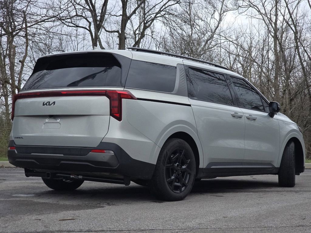 Used 2025 Kia Carnival SX w/ SX Dark Edition Package image 15