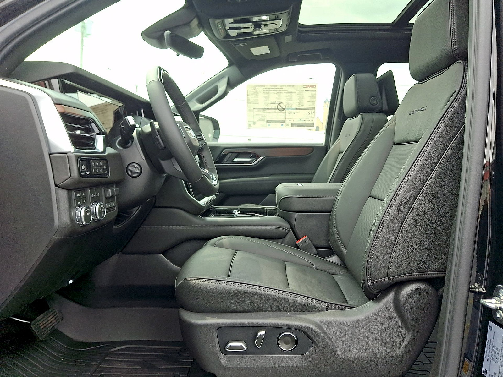 New 2026 GMC Yukon XL Denali w/ Denali Reserve Package AWD/4WD image 14