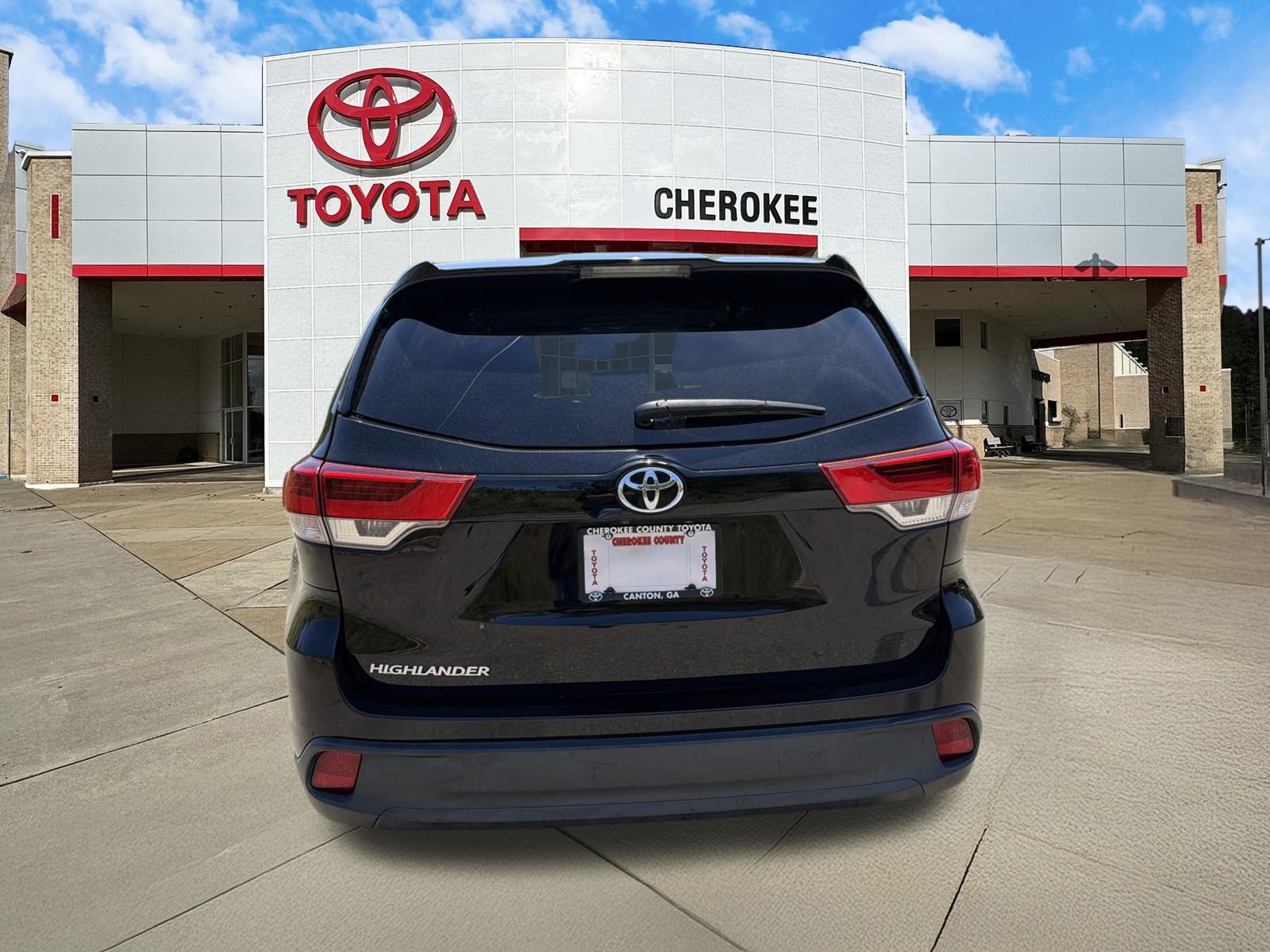 Used 2019 Toyota Highlander LE FWD image 6