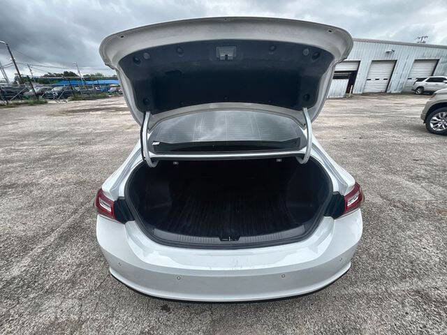 Used 2022 Chevrolet Malibu LT w/ Redline Edition image 25