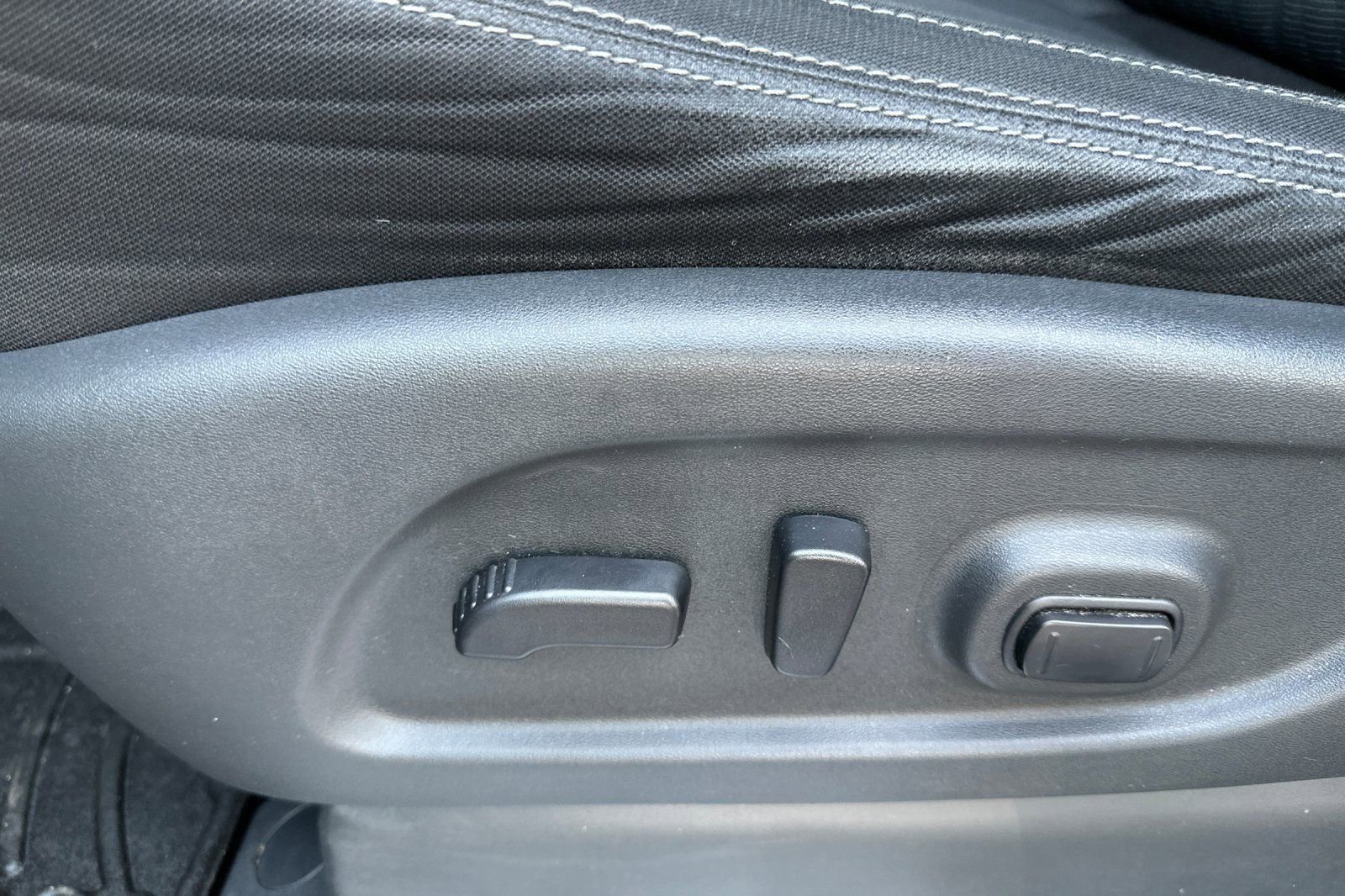 Used 2017 Nissan Titan SV image 12