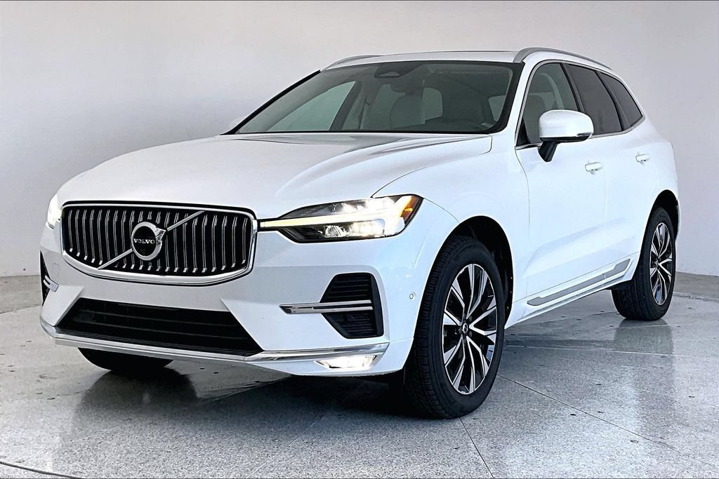 Used 2023 Volvo XC60 B5 Plus AWD/4WD image 12