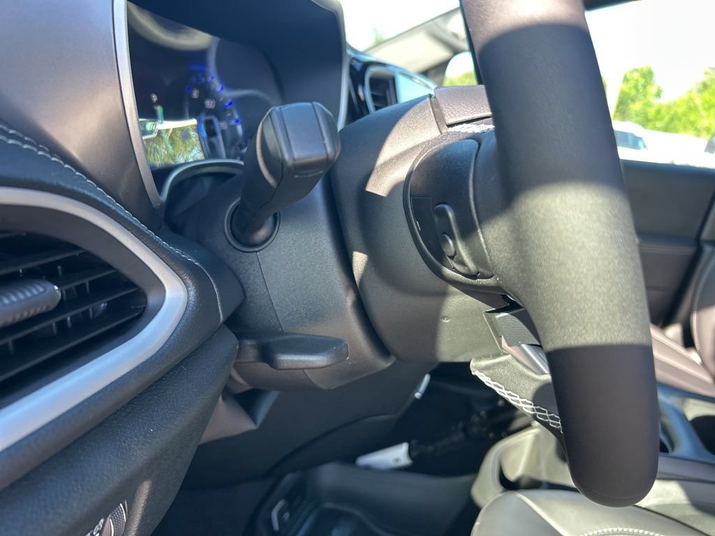 New 2026 Chrysler Pacifica Select FWD image 40