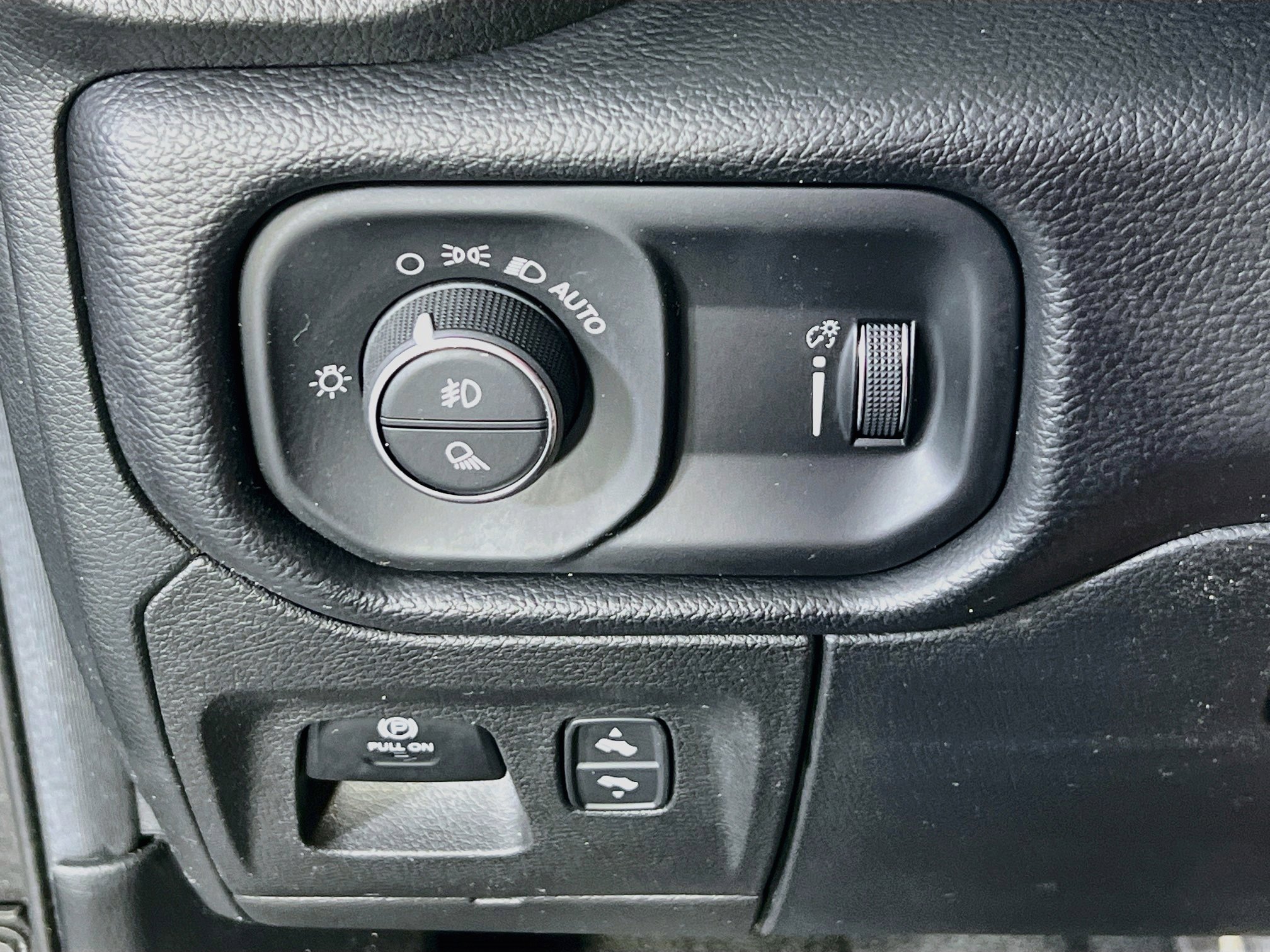 Used 2022 RAM 1500 Big Horn AWD/4WD image 10