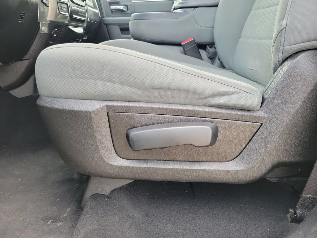 Used 2020 RAM 1500 Classic SLT AWD/4WD image 8