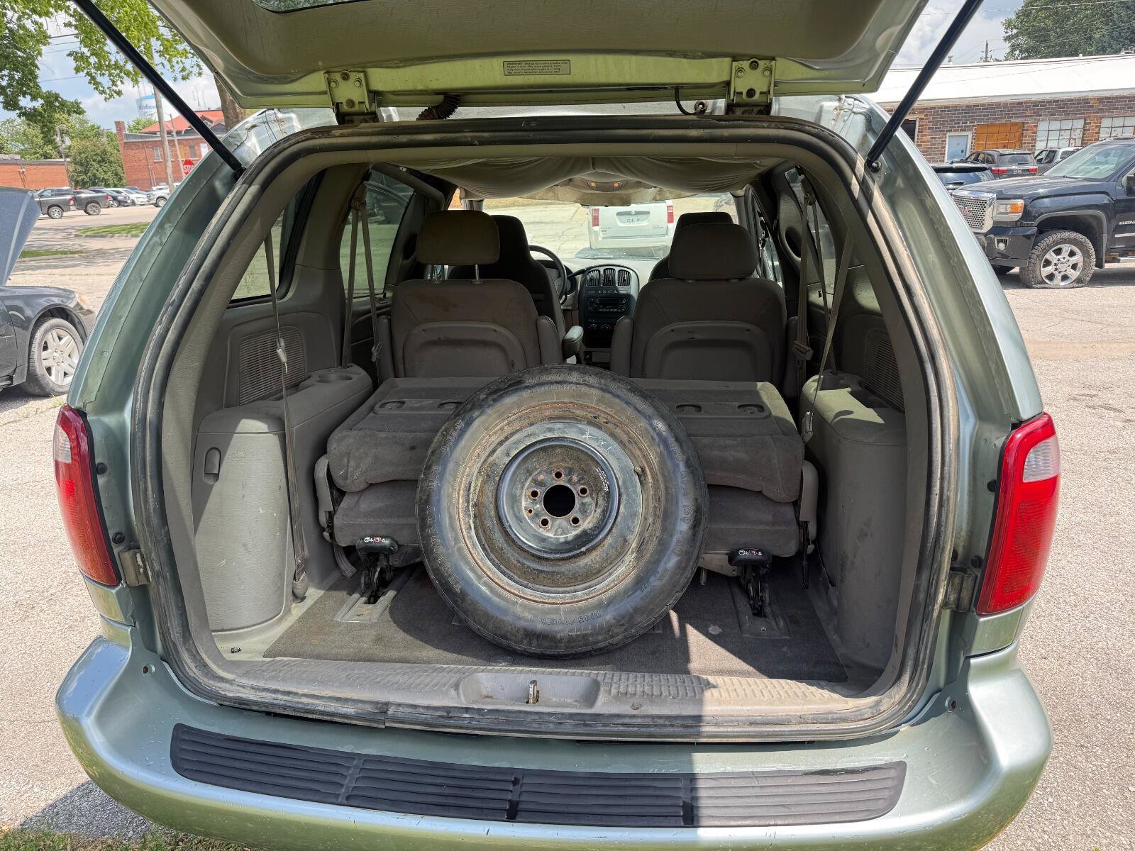 Used 2003 Dodge Caravan SE FWD image 15
