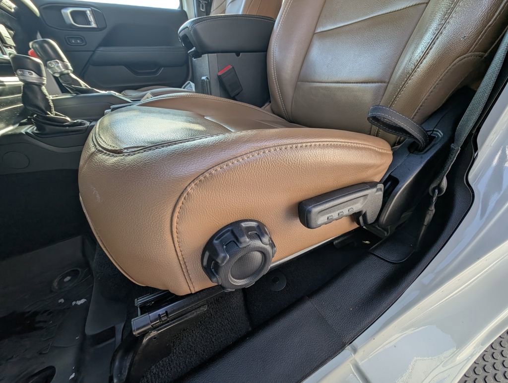 Used 2021 Jeep Wrangler Unlimited Sahara w/ Cold Weather Group image 15