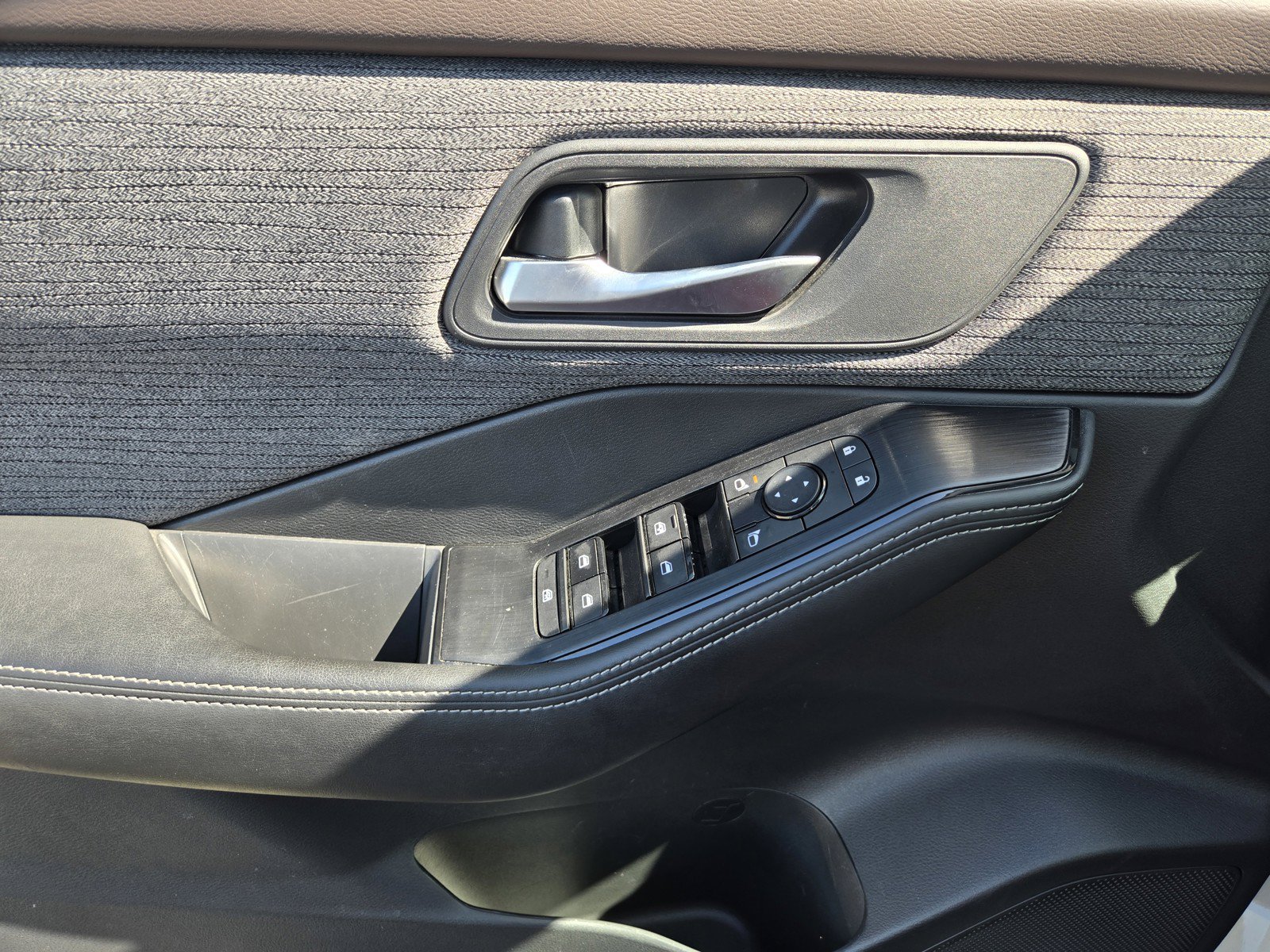 Certified 2023 Nissan Rogue SV FWD image 11