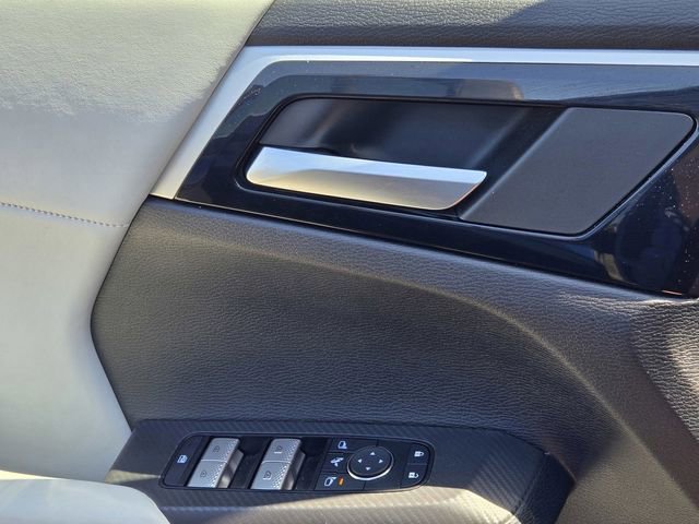 Used 2025 Mitsubishi Outlander SE FWD image 23