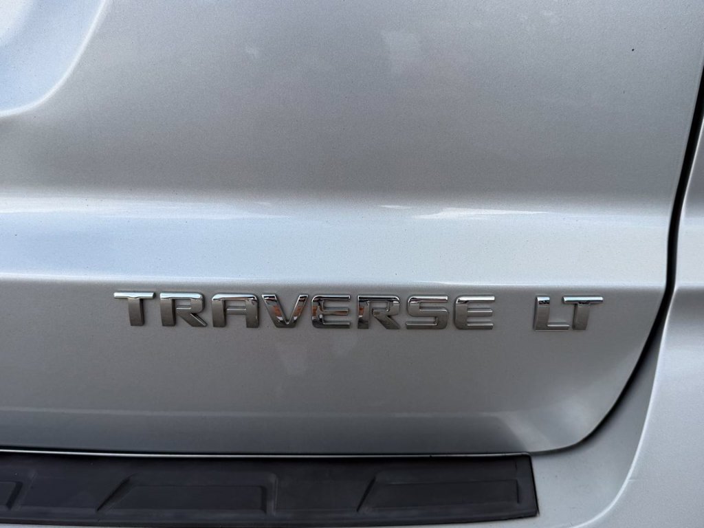 Used 2015 Chevrolet Traverse LT w/ Style and Technology Package FWD image 17