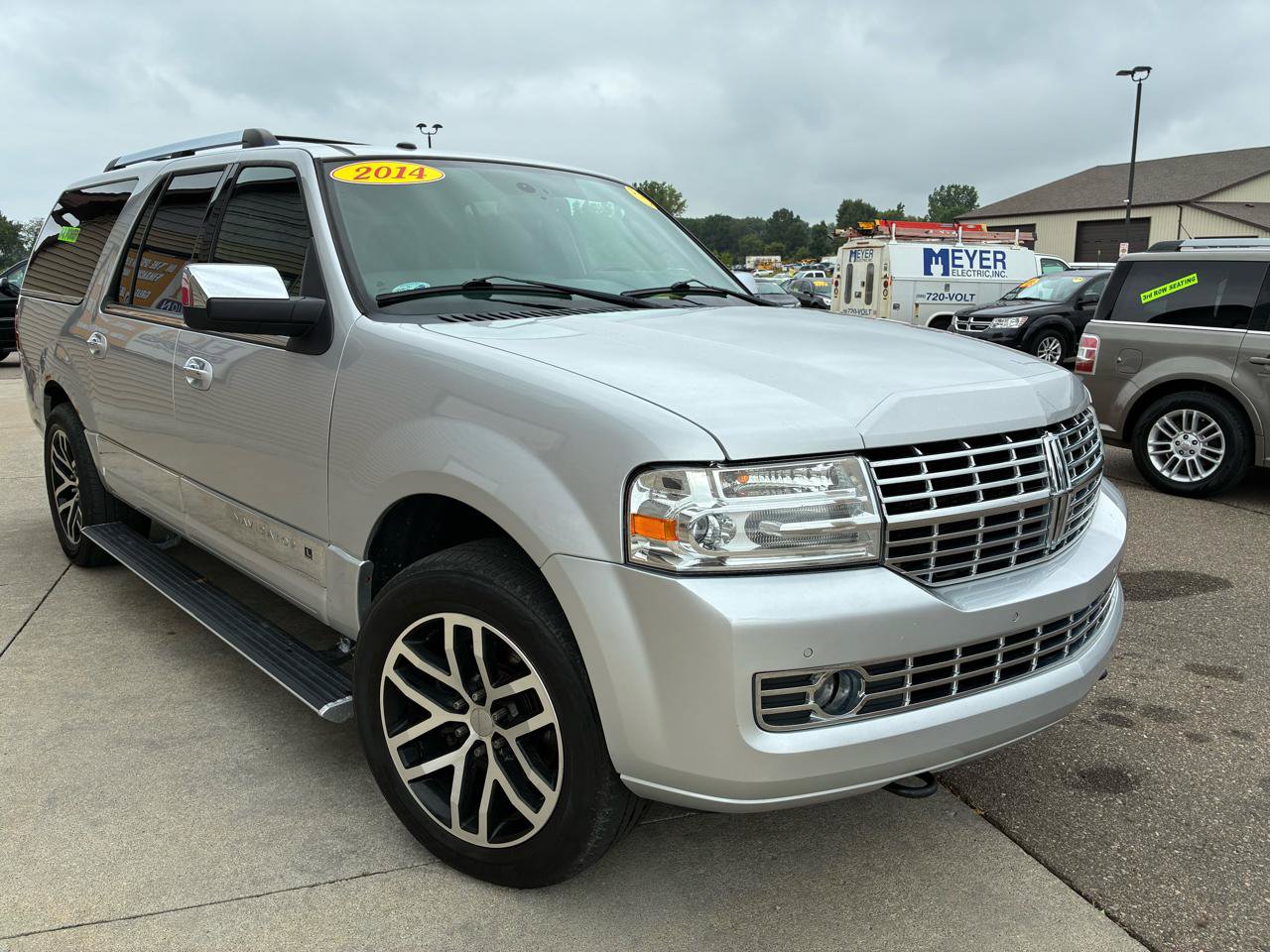 Used 2014 Lincoln Navigator L 4WD image 3