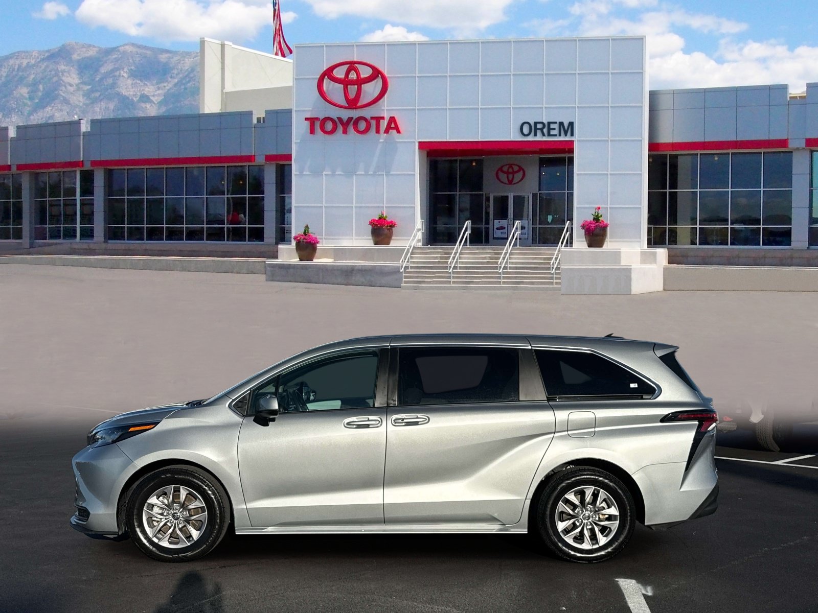 Used 2025 Toyota Sienna LE FWD image 6