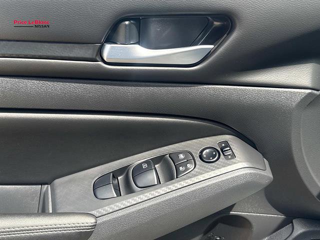 Used 2025 Nissan Altima 2.5 SV FWD image 19