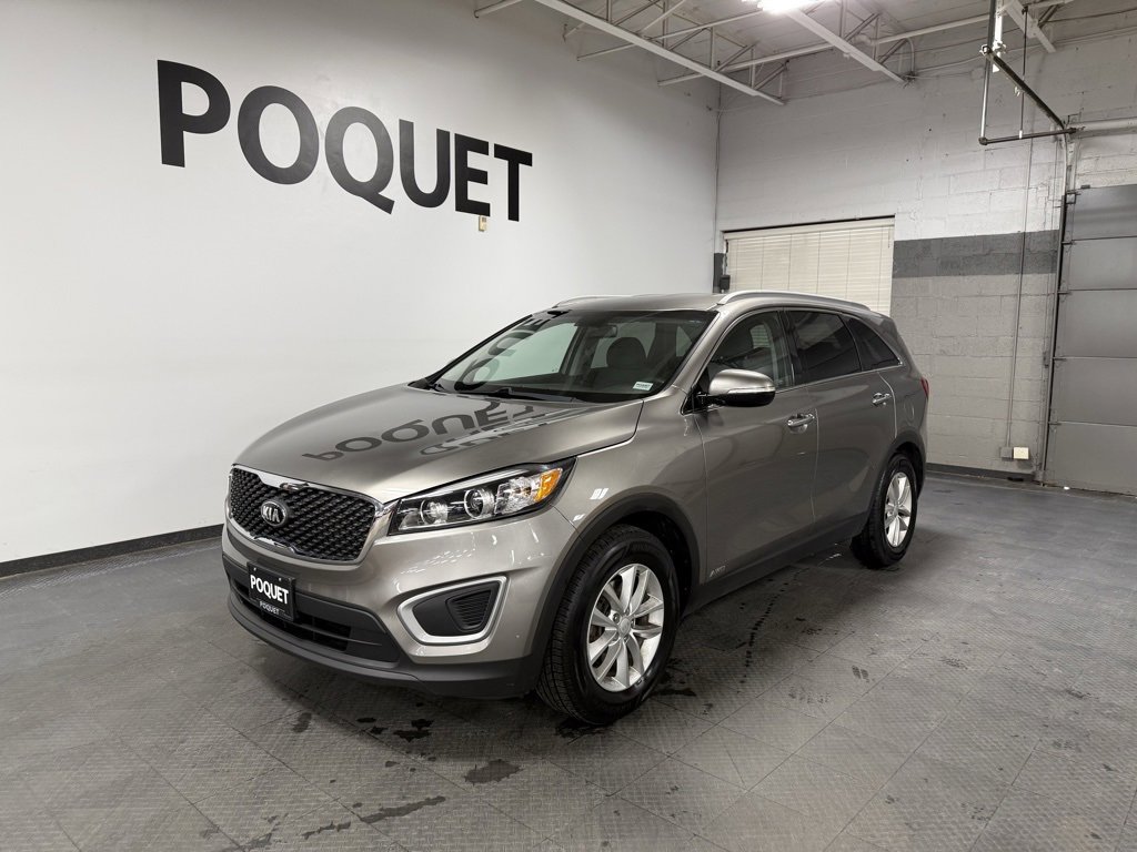 Used 2018 Kia Sorento LX image 2