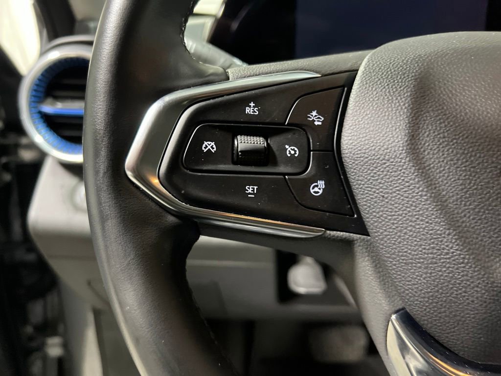 Used 2025 Chevrolet Trax LT w/ LT Convenience Package FWD image 11