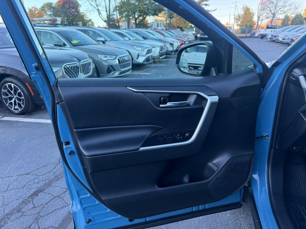 Used 2022 Toyota RAV4 SE w/ SE Grade Weather Package AWD/4WD image 16