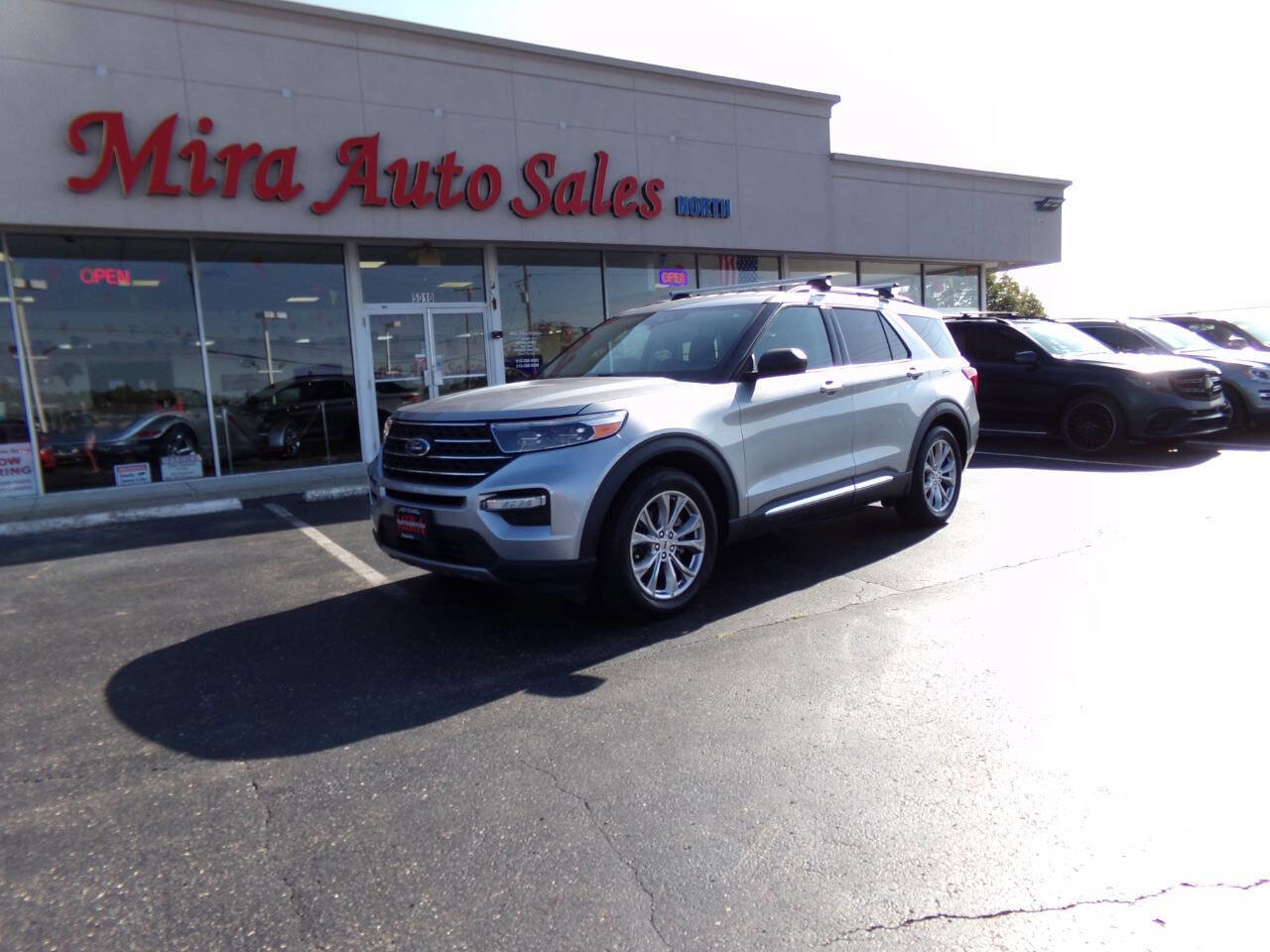 Used 2020 Ford Explorer XLT w/ Equipment Group 202A image 3