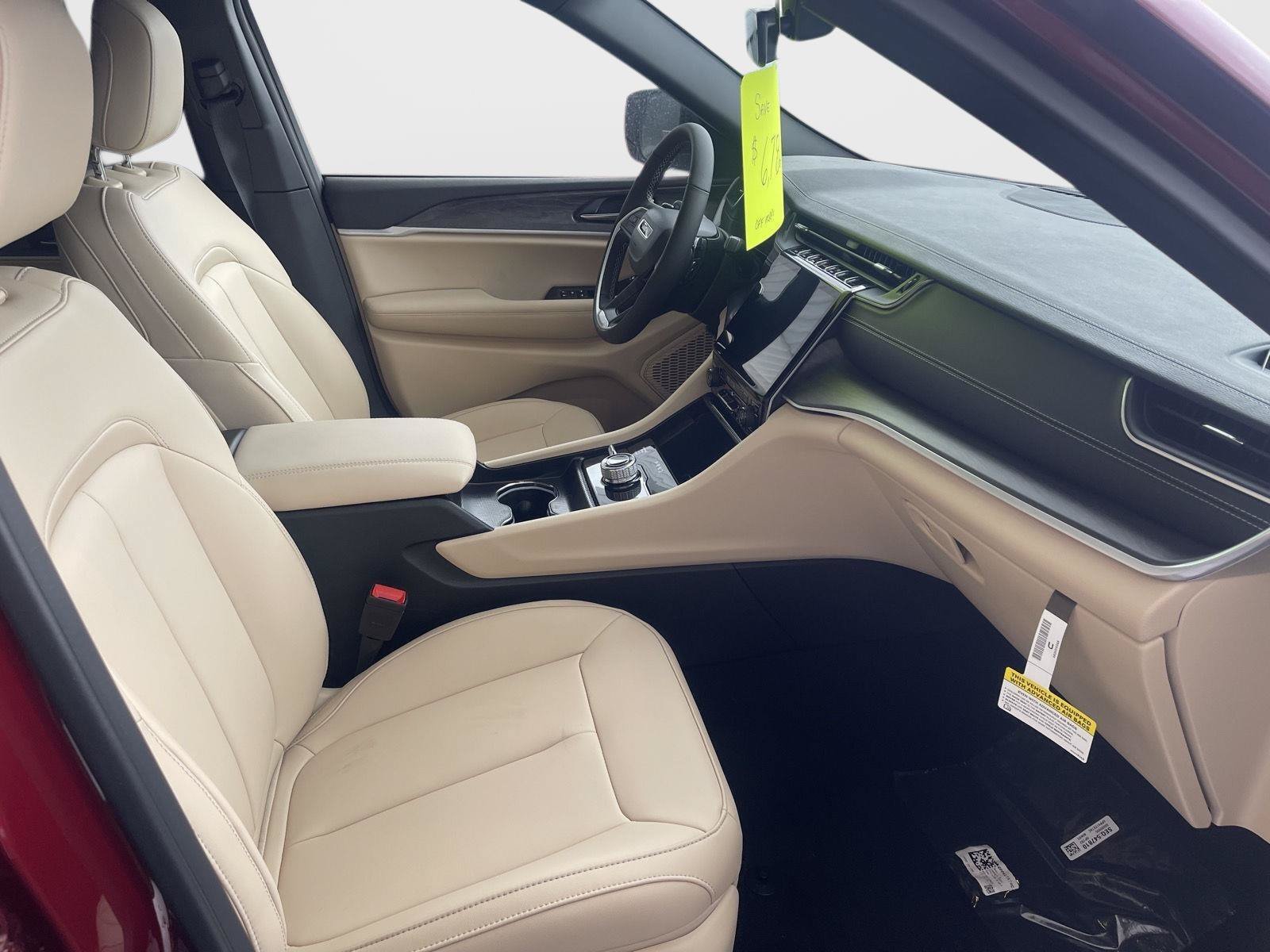 New 2025 Jeep Grand Cherokee L Limited AWD/4WD image 2