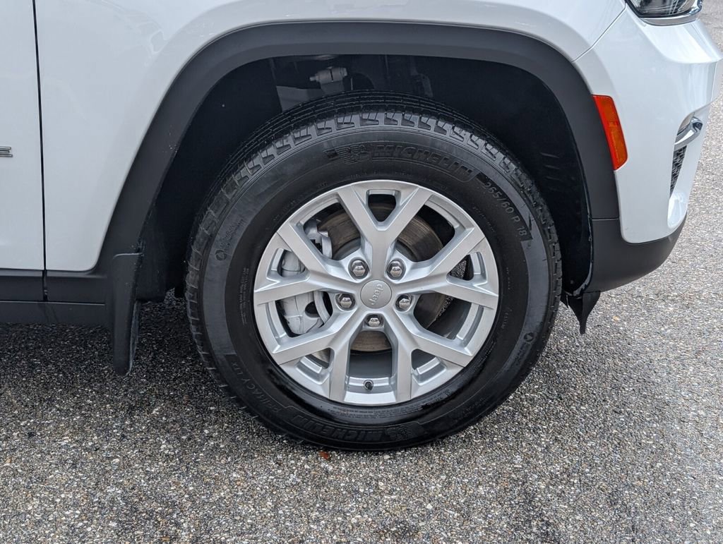 Certified 2023 Jeep Grand Cherokee Limited w/ Trailer Tow Prep Group (B) image 9