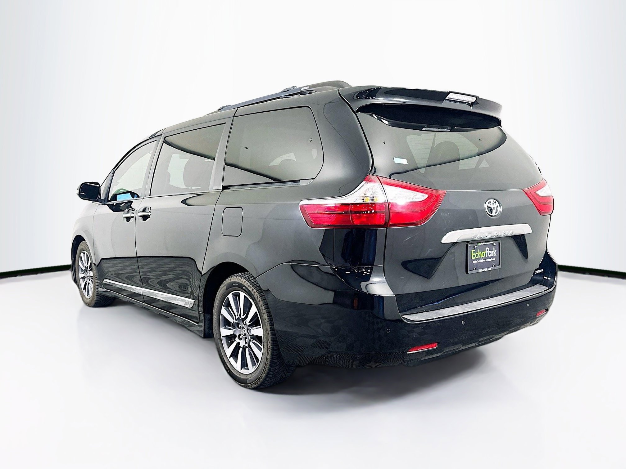 Used 2018 Toyota Sienna Limited image 5