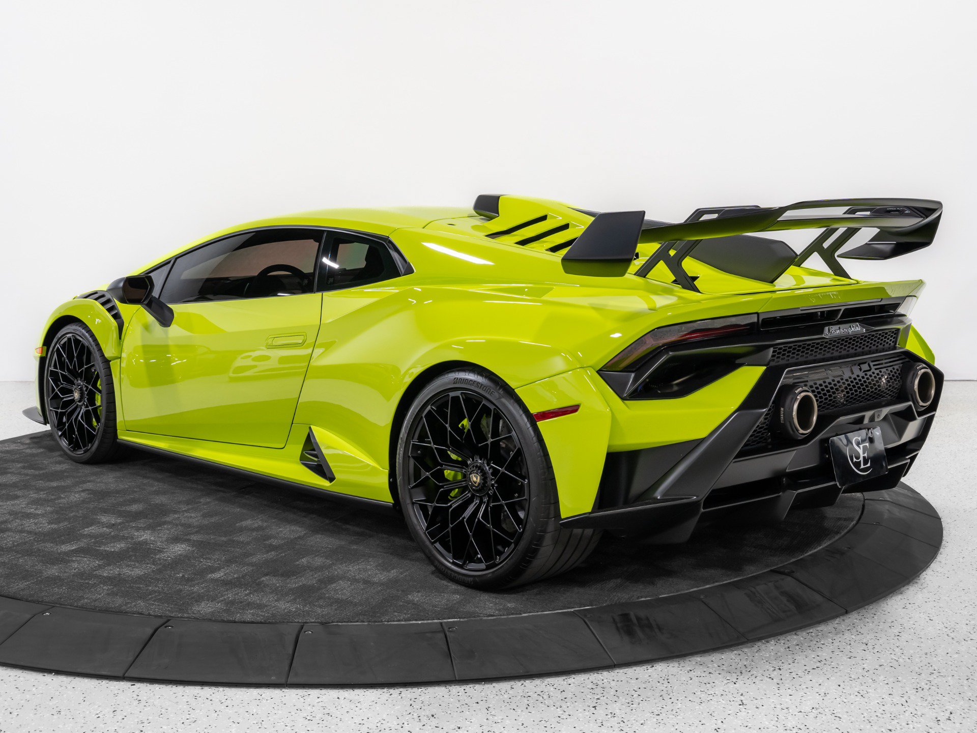 Used 2023 Lamborghini Huracan STO RWD image 4