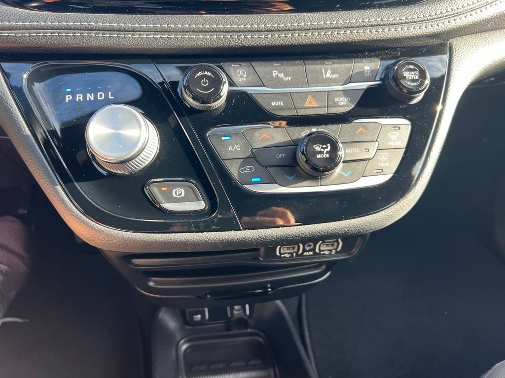 Used 2021 Chrysler Pacifica Touring w/ S Appearance Package FWD image 38
