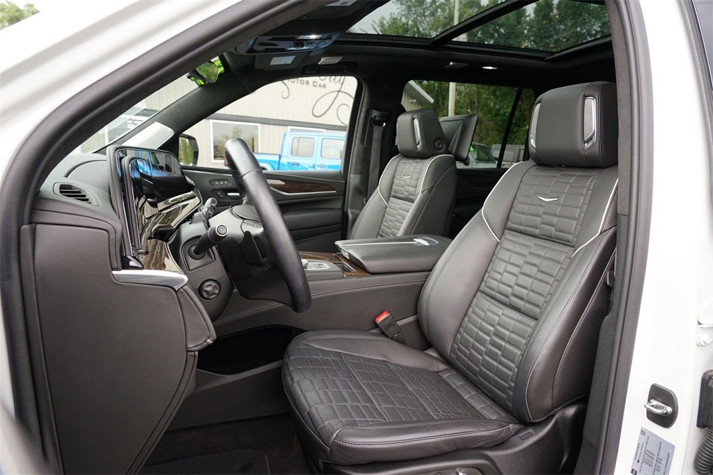 Used 2023 Cadillac Escalade ESV Sport Platinum w/ LPO, ONYX Package image 11