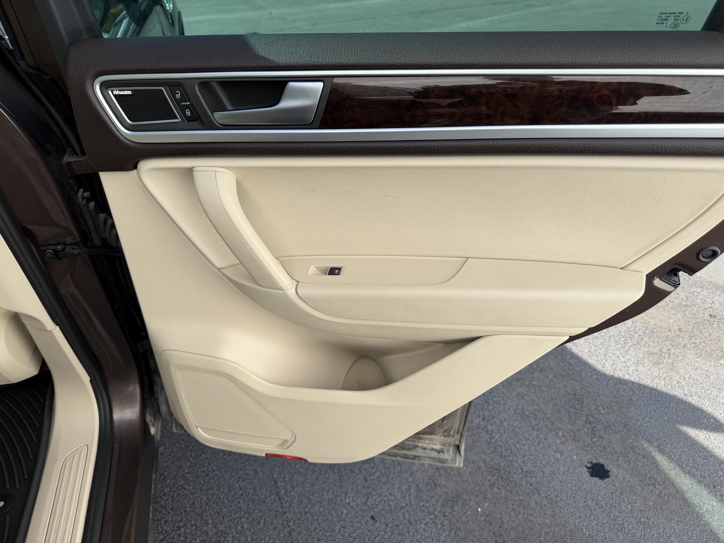 Used 2013 Volkswagen Touareg TDI AWD/4WD image 30