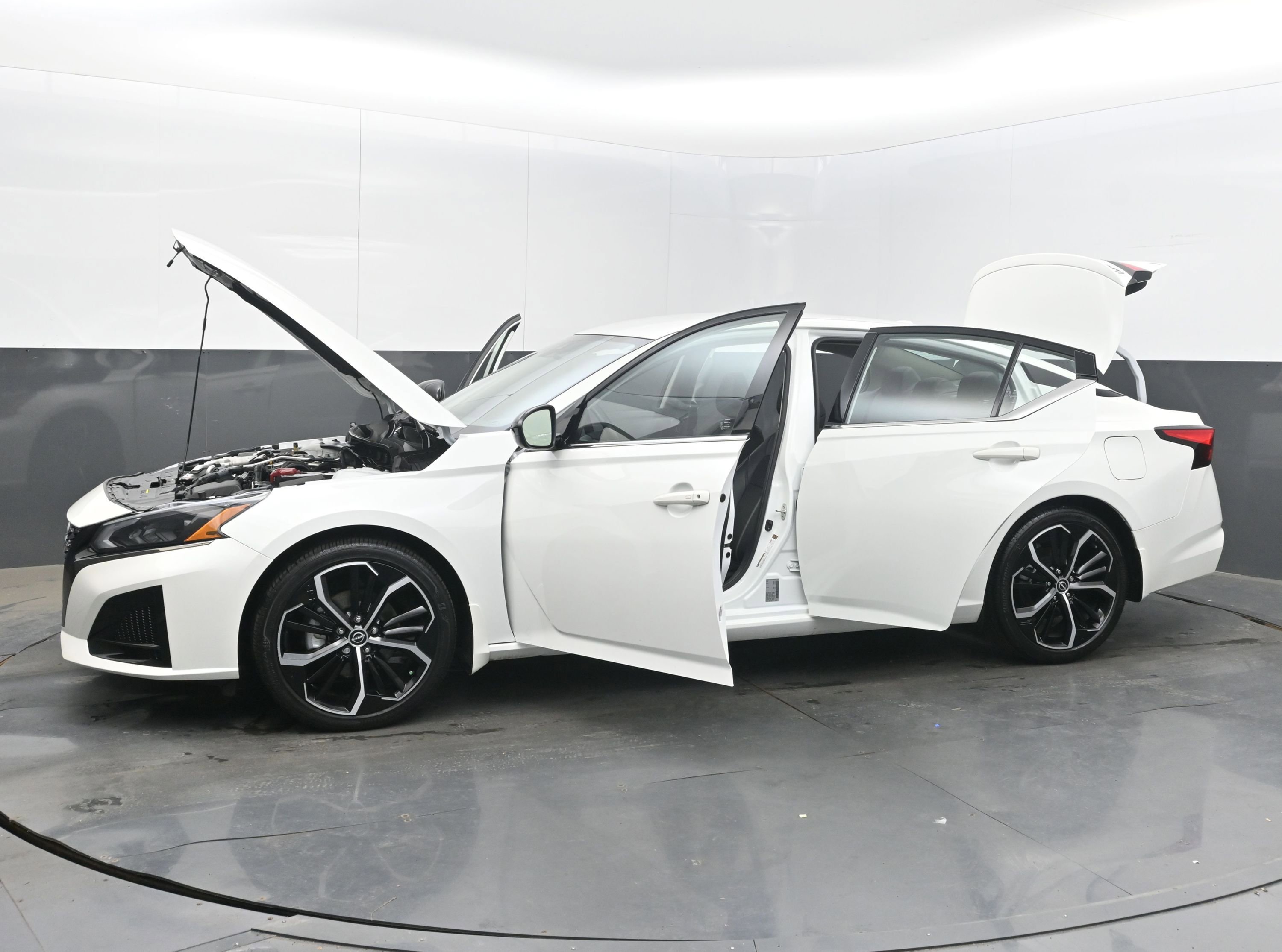 Certified 2024 Nissan Altima 2.5 SR image 40