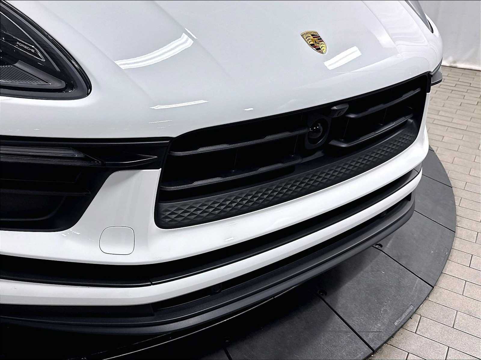 Used 2026 Porsche Macan AWD/4WD image 31