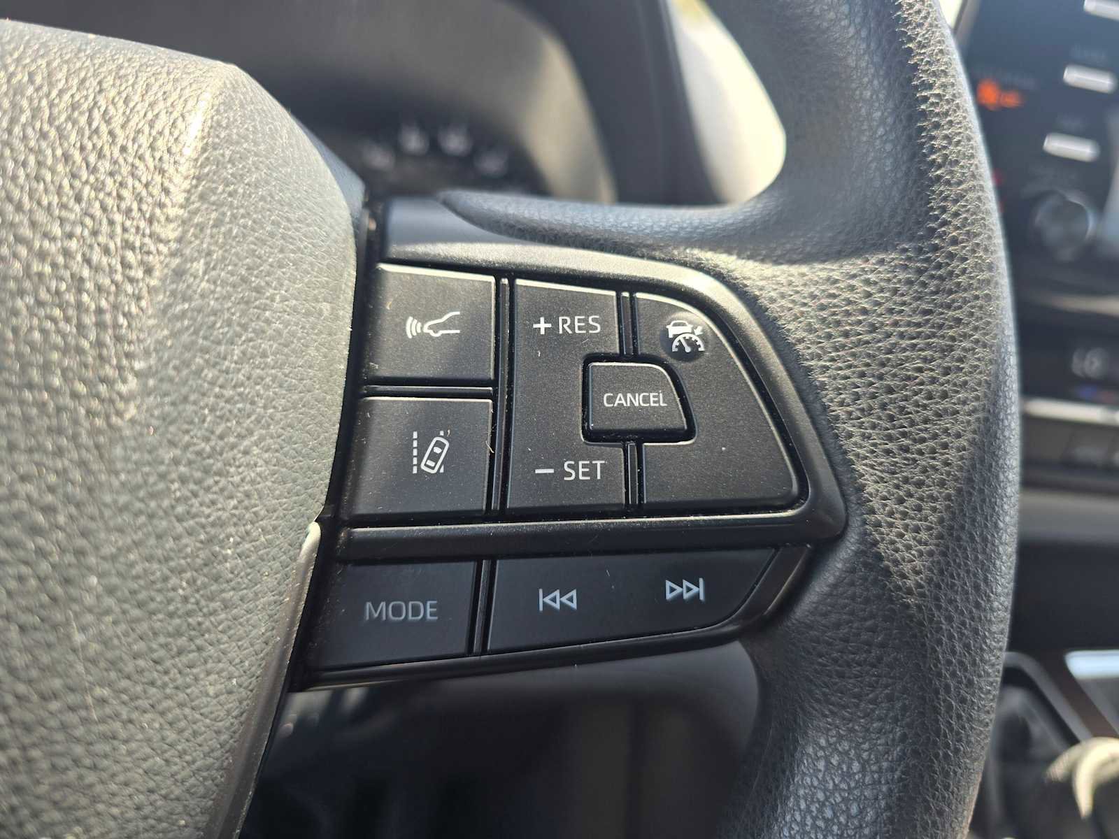 Used 2024 Toyota Sienna LE FWD image 30