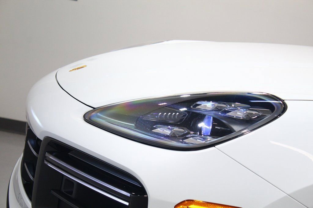 Used 2022 Porsche Cayenne Turbo image 15