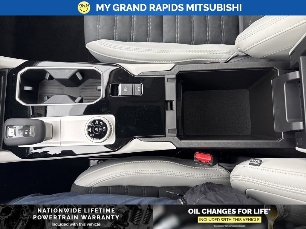 New 2026 Mitsubishi Outlander SE image 26