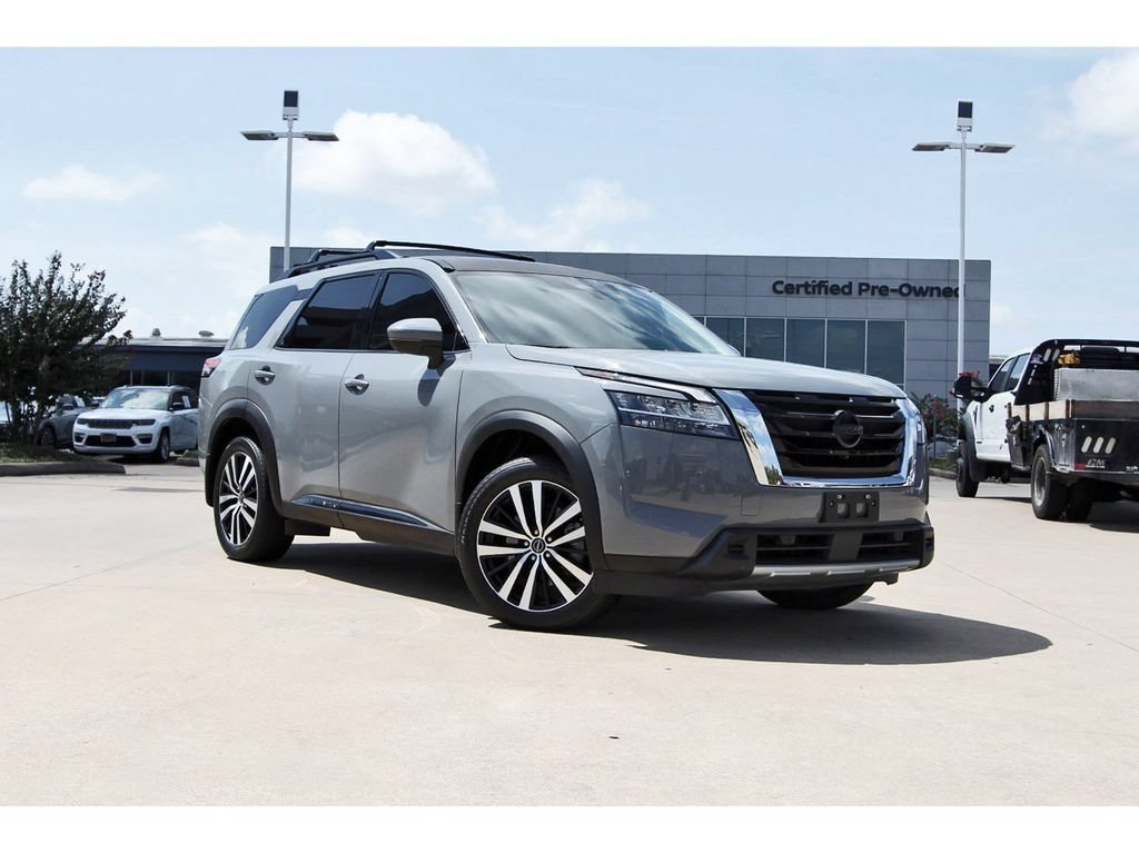 Used 2024 Nissan Pathfinder Platinum FWD image 1