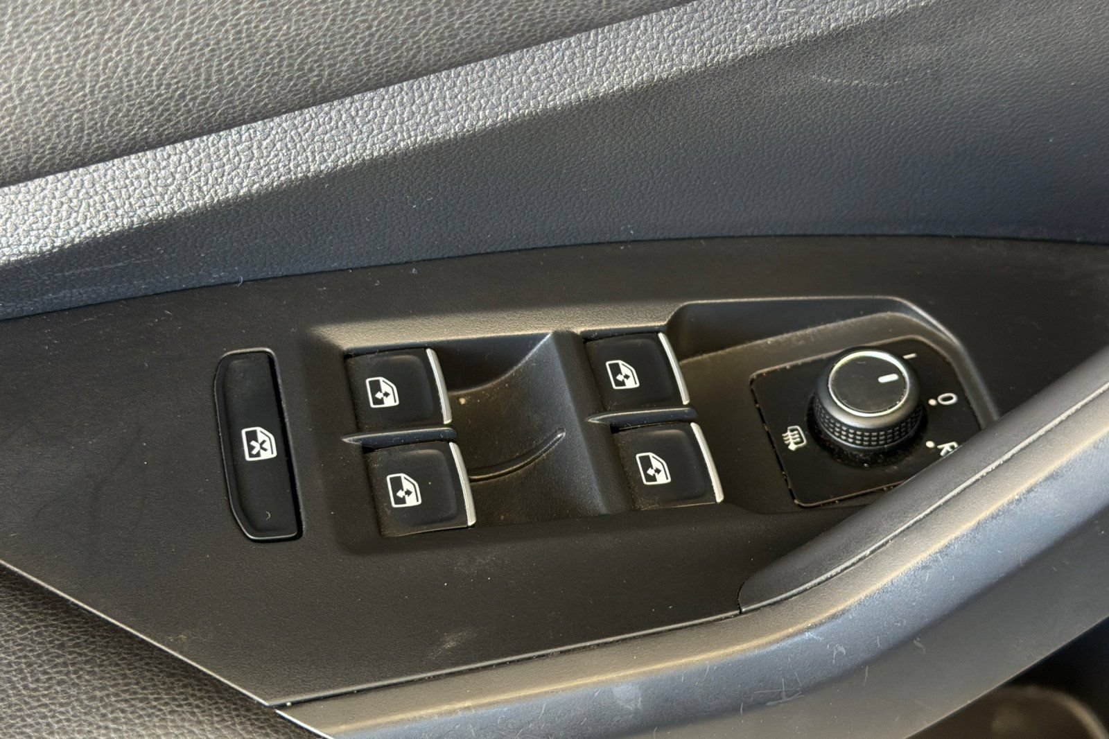 Used 2021 Volkswagen Jetta SE FWD image 12