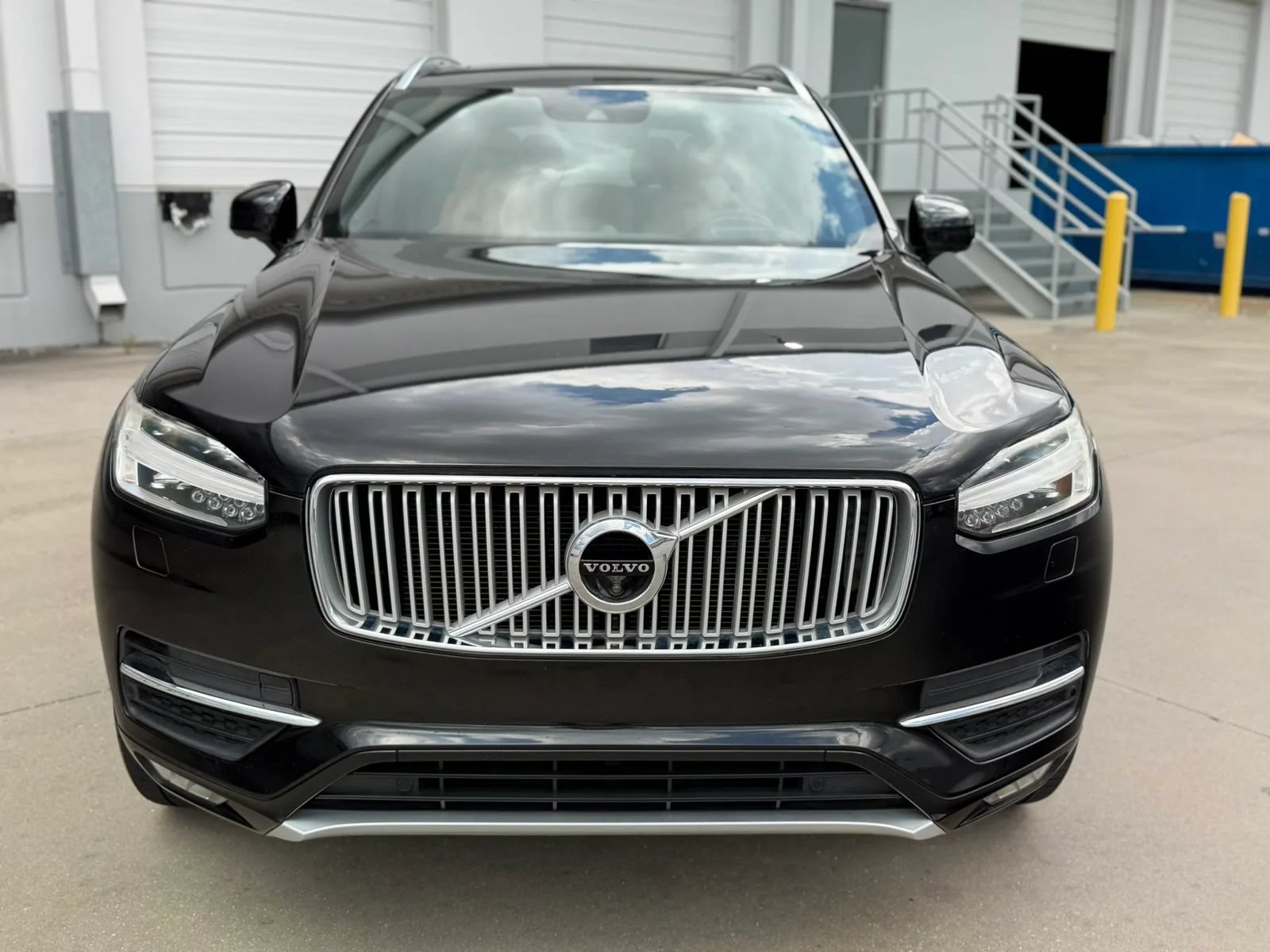 Used 2017 Volvo XC90 T6 Inscription w/ Vision Package AWD/4WD image 3
