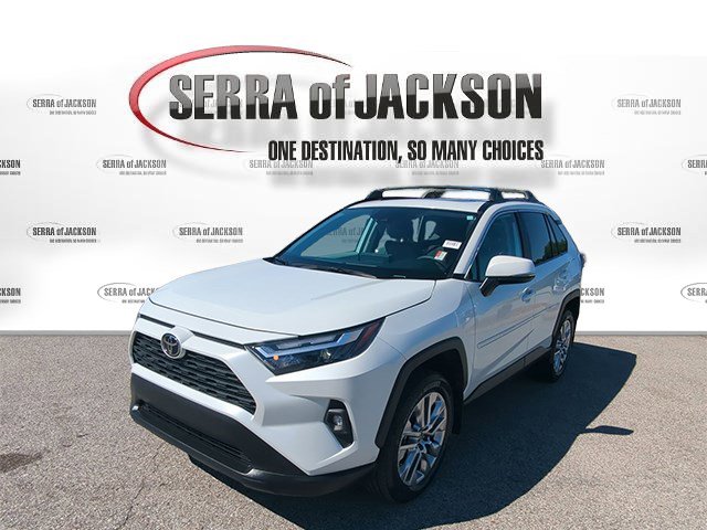 Used 2025 Toyota RAV4 XLE Premium w/ Weather Package AWD/4WD image 5