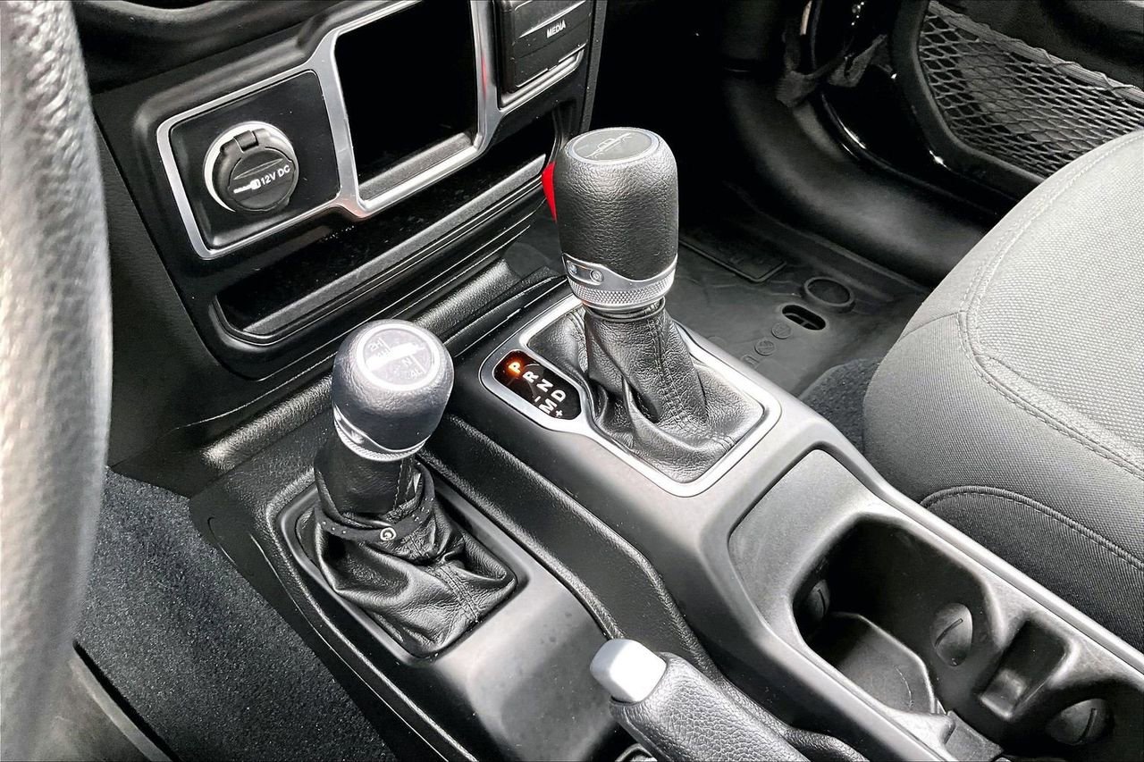 Certified 2022 Jeep Gladiator Sport AWD/4WD image 30