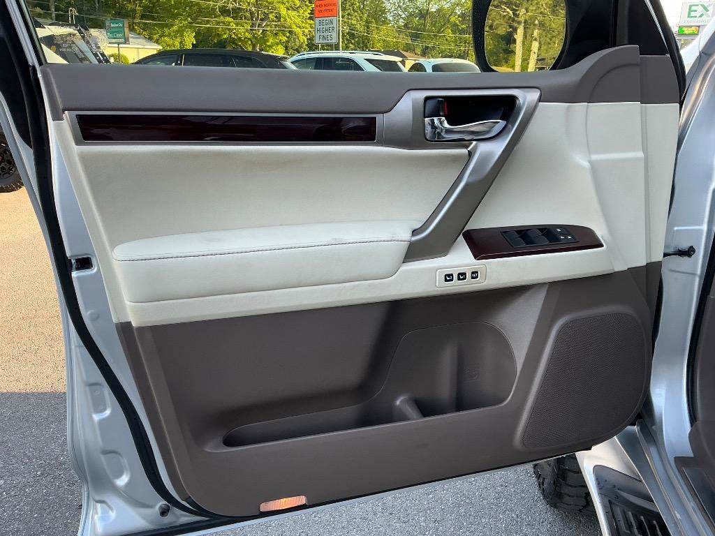Used 2019 Lexus GX 460 Premium w/ Premium Package AWD/4WD image 15