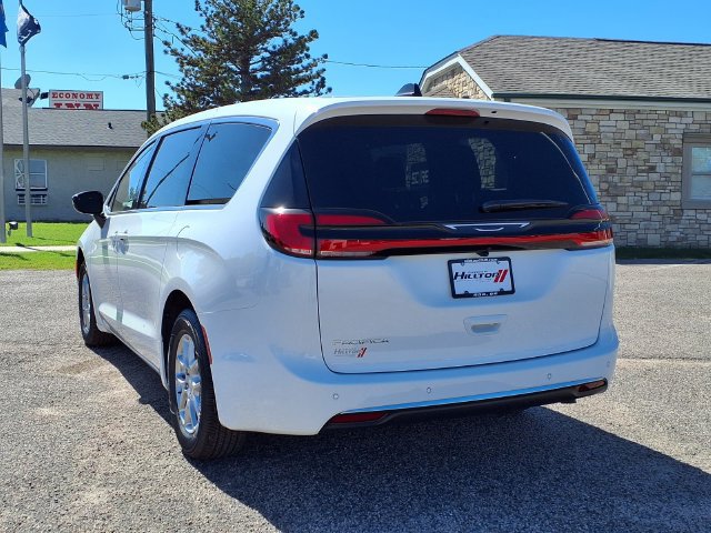 New 2027 Chrysler Pacifica Select FWD image 3