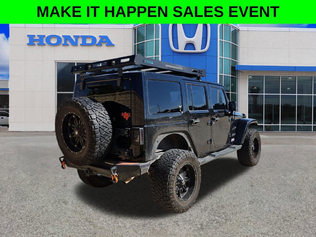 Used 2015 Jeep Wrangler Unlimited Sahara w/ Dual Top Group AWD/4WD image 21