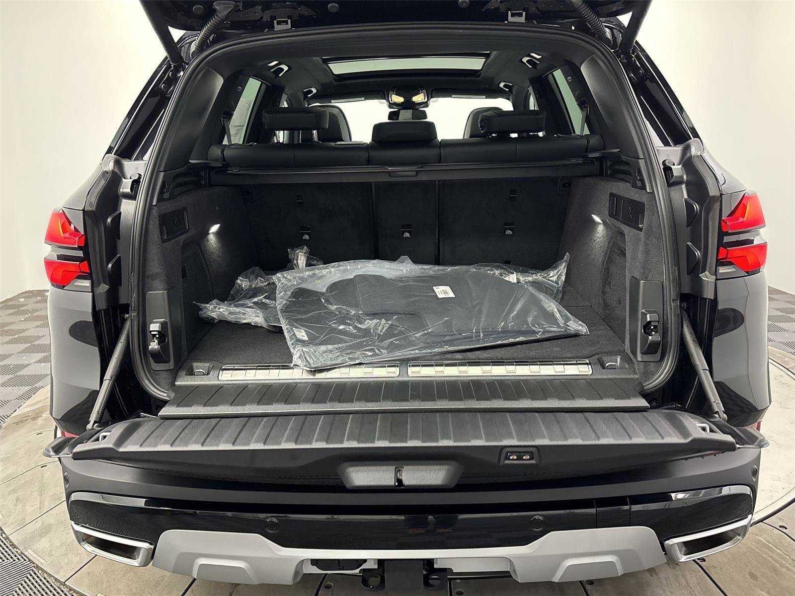 Used 2026 BMW X5 xDrive50e w/ Climate Comfort Package image 21