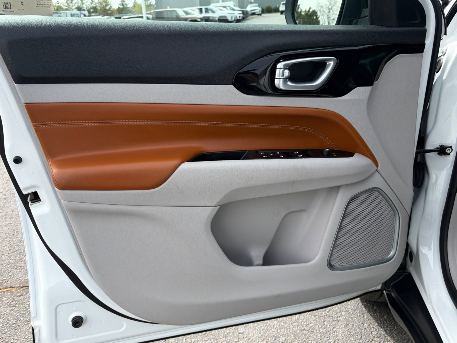 Used 2024 Jeep Compass Limited image 13